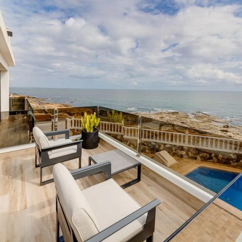 Sale of independent chalet in Paseo Navarra, Torrevieja
 photo 3