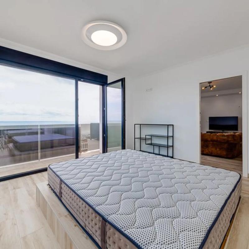 Sale of independent chalet in Paseo Navarra, Torrevieja
 photo 4