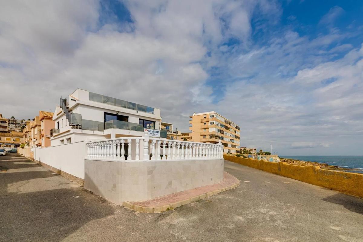 Venta de chalet independiente en Barrio Miramar - Torre del Moro, Torrevieja
photo 1