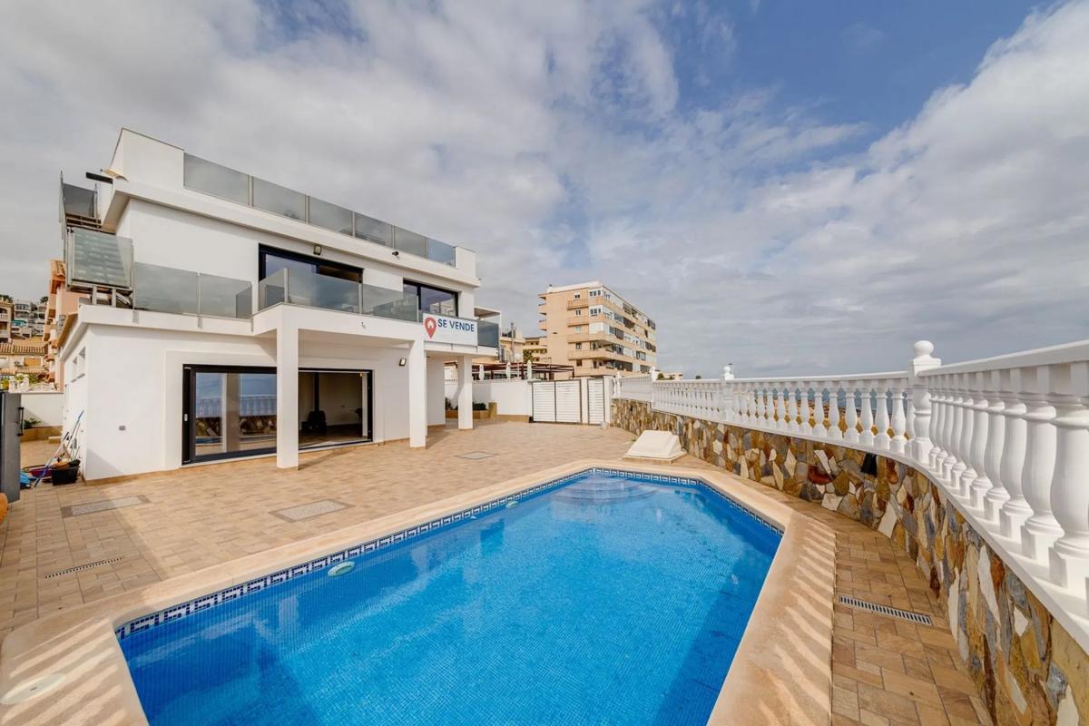 Sale of independent chalet in Calle Comunidad Valenciana, 3, Puerta 02 y Puerta B2, 03188, Torrevieja, Alicante. s/n, Torrevieja
photo 1