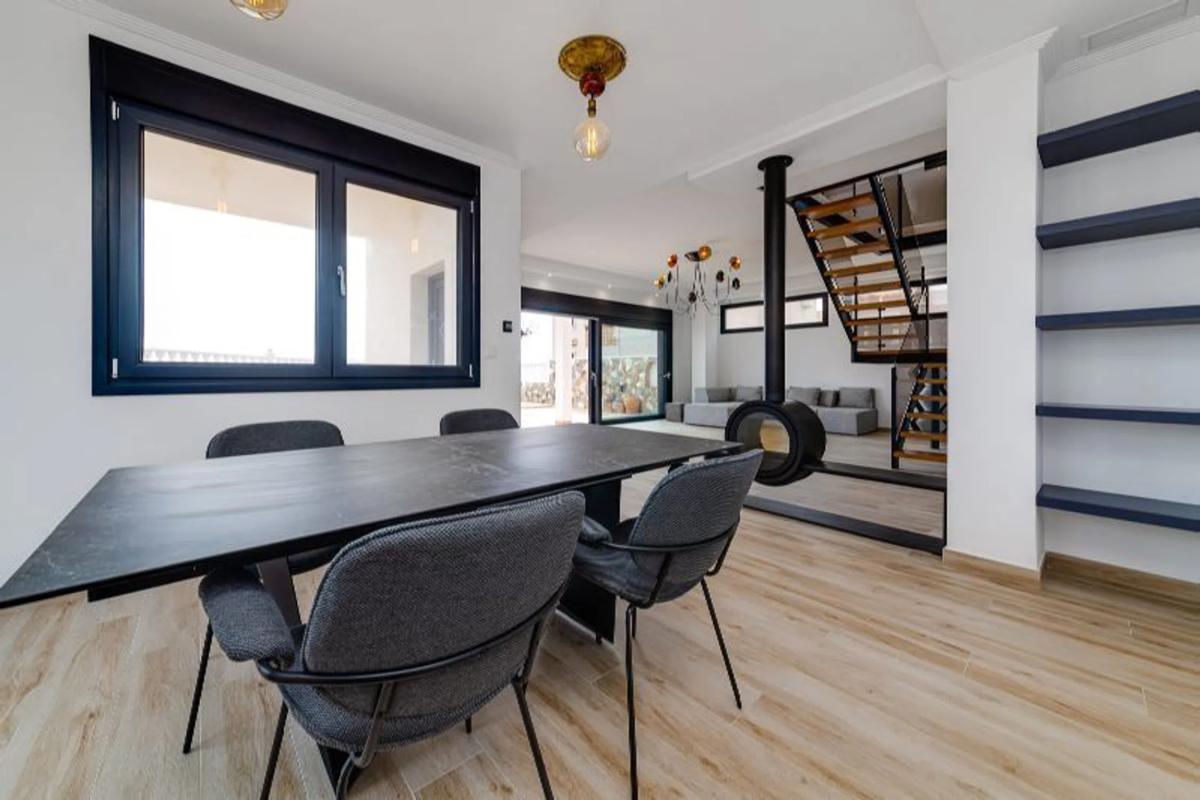 Sale of independent chalet in Barrio Miramar - Torre del Moro, Torrevieja
photo 2