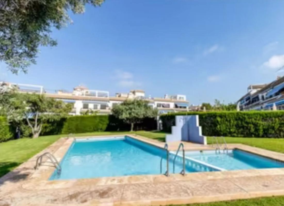 Sale of townhouse in Avenida Alfredo Nobel, 90 , Torrevieja photo 1
