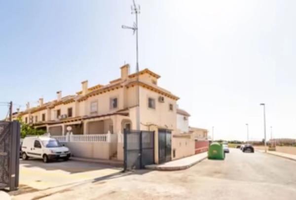 Dom szeregowy na sprzedaż w Avenida Alfredo Nobel, 90 , Torrevieja thumbnail 1