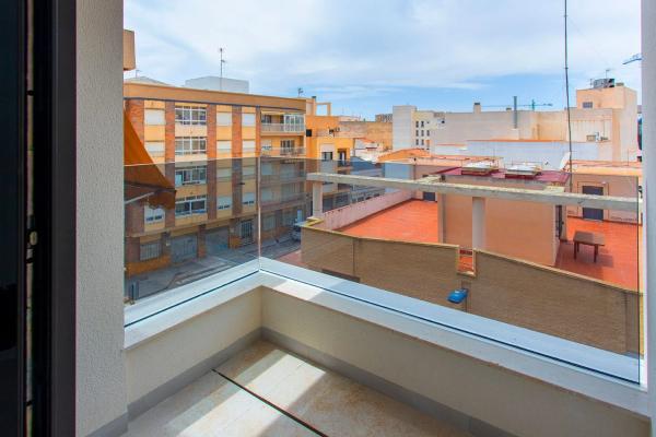 Venta de piso en Calle Ramón Gallud, Torrevieja
thumbnail 2