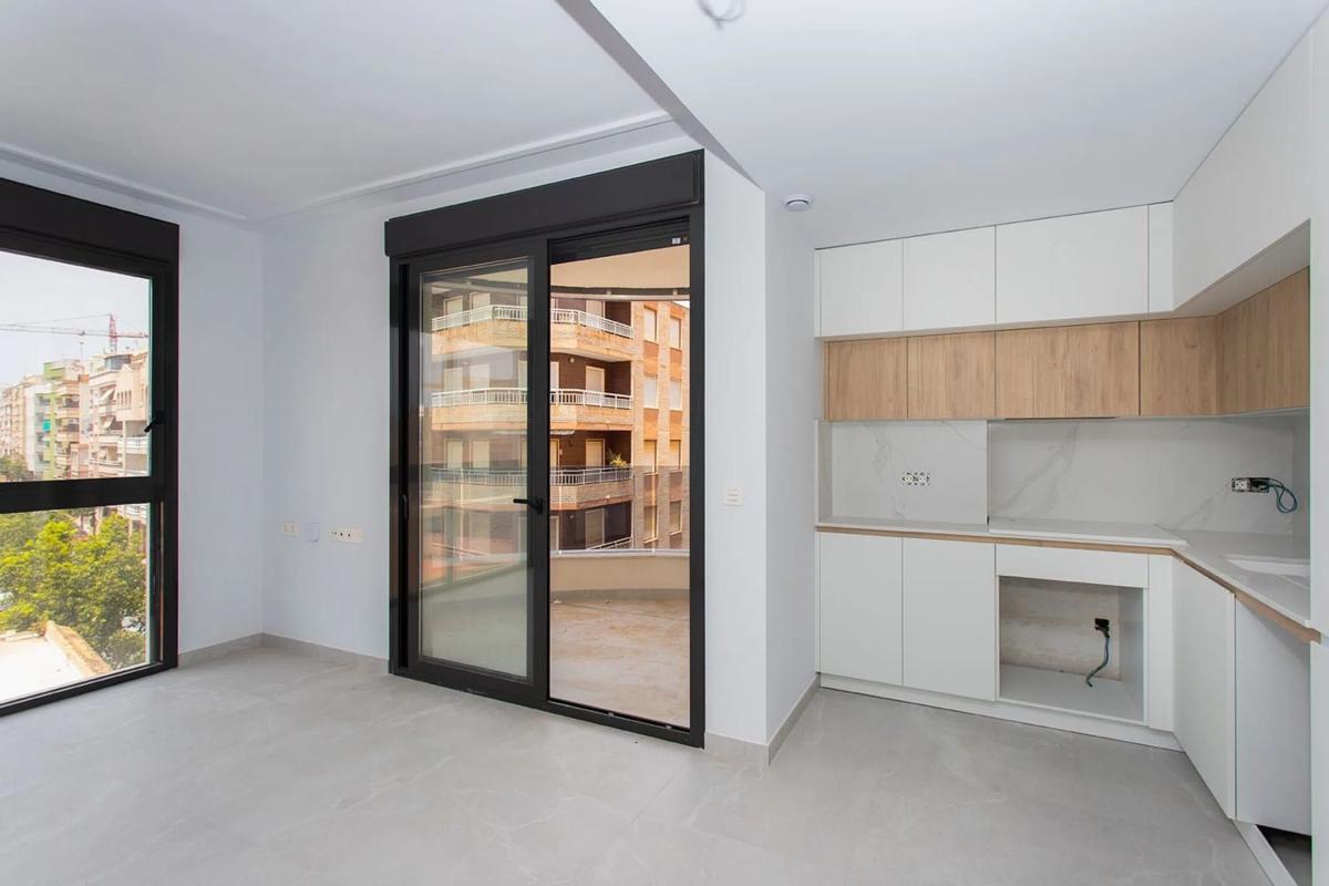 Venta de piso en Calle Ramón Gallud, Torrevieja
photo 5