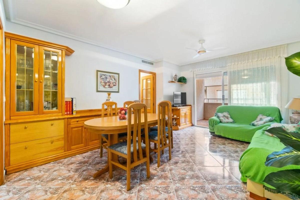 Venta de piso en Barrio Playa del Cura, Torrevieja
photo 1