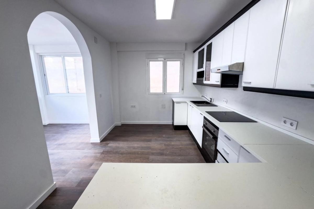 Sale of apartment in Calle de Pedro Lorca, Torrevieja
photo 2