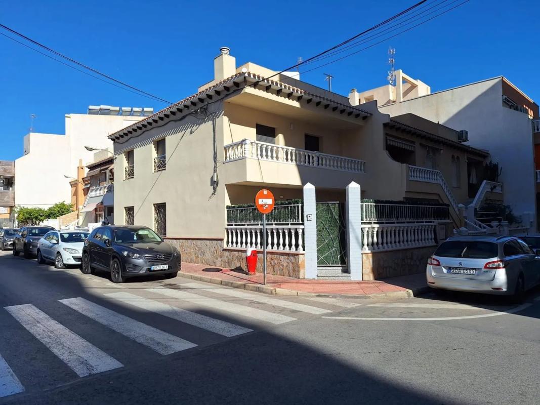 Venta de chalet adosado en  Barrio Avenida Habaneras - Curva de Palangre , Torrevieja photo 2
