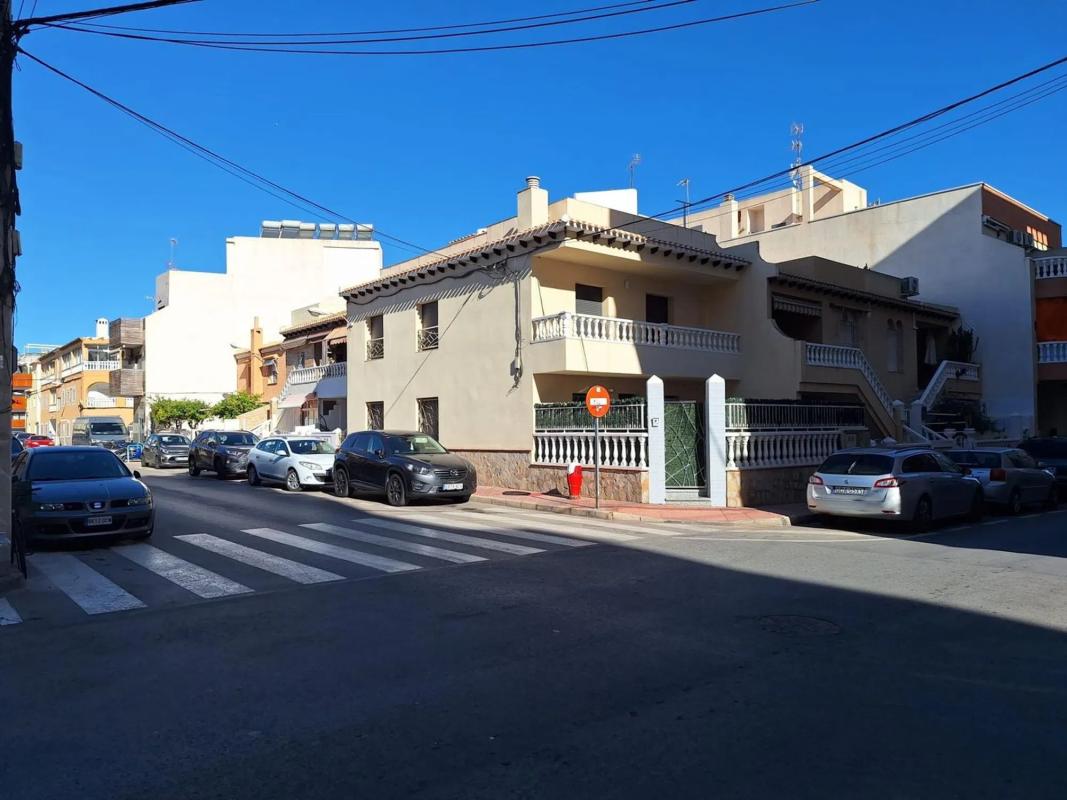 Venta de chalet adosado en  Barrio Avenida Habaneras - Curva de Palangre , Torrevieja photo 3
