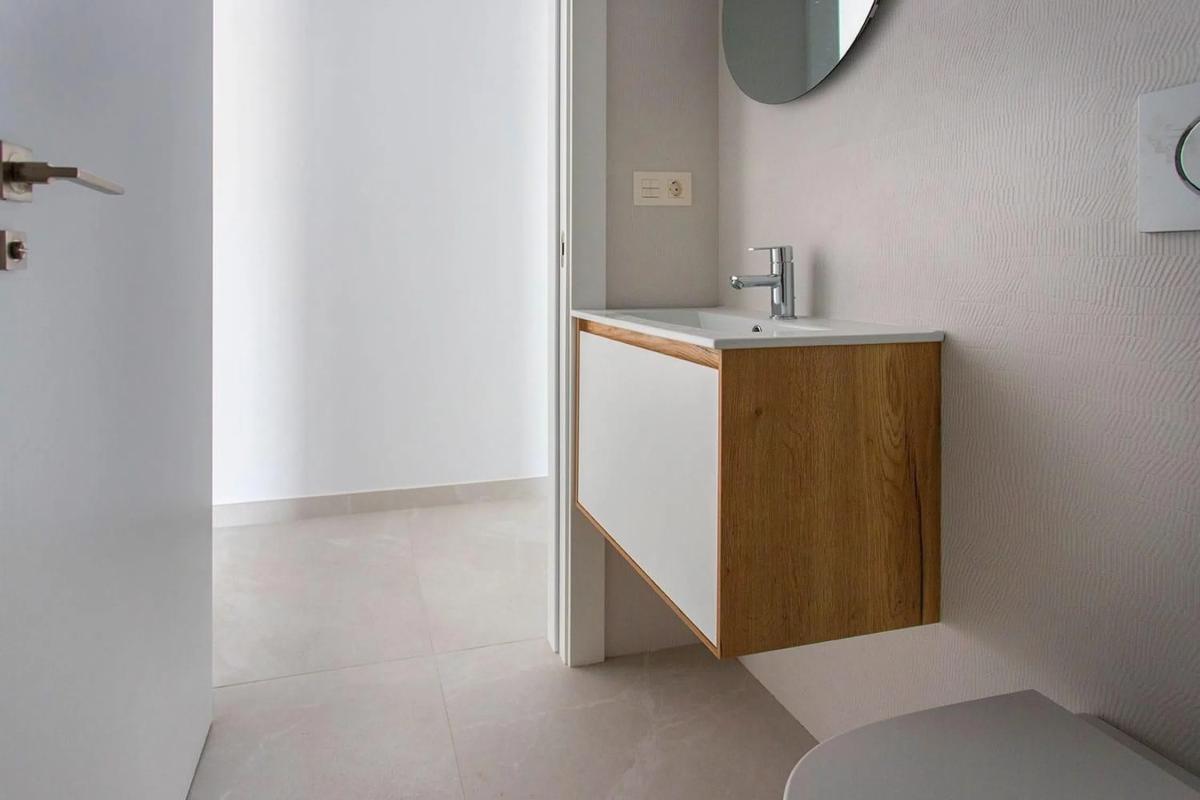 Sale of apartment in Calle Ramón Gallud, Torrevieja
 photo 2