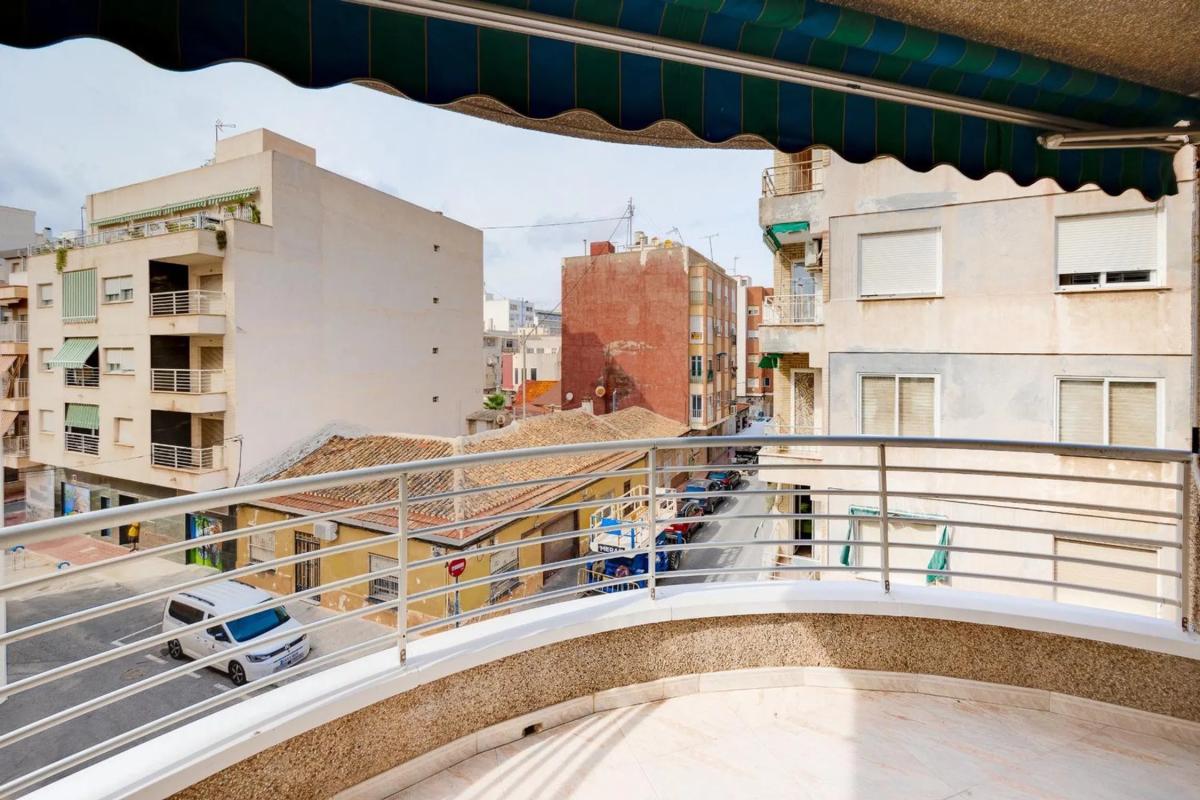 Venta de piso en Calle Gumersindo, Torrevieja
photo 1