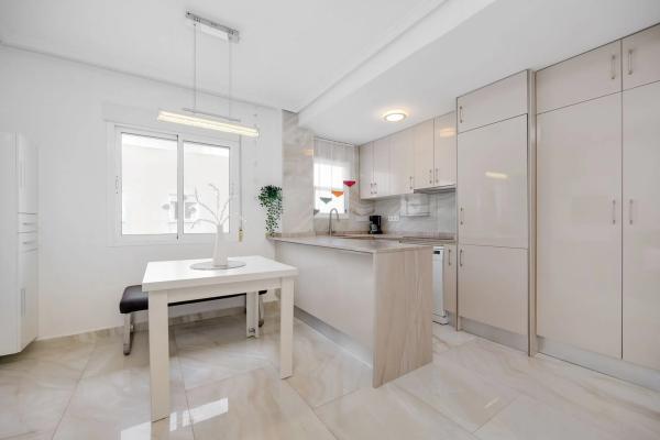 Квартира на продажу на  Calle Félix Rodríguez de la Fuente, Торревьеха photo 4