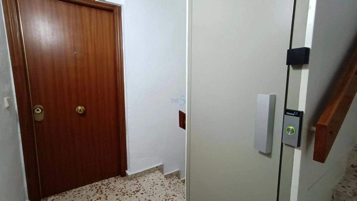 Sale of apartment in Barrio Las Piscinas Naturales, Torrevieja
photo 2