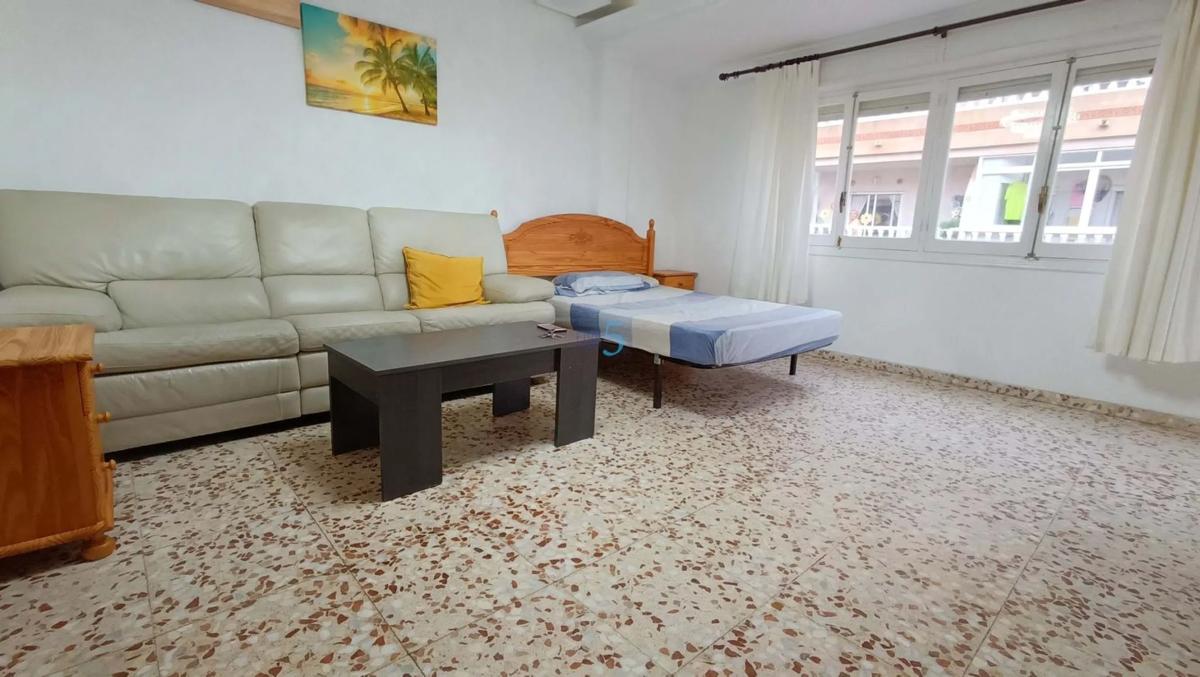 Sale of apartment in Barrio Las Piscinas Naturales, Torrevieja
photo 3