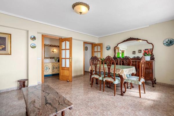 Sprzedaż mieszkania w Avenida de los Marineros, 7, Torrevieja
 photo 1