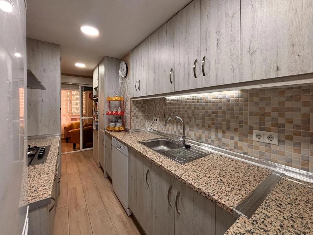 Sale of apartment in Calle Bergantin, Torrevieja
photo 2