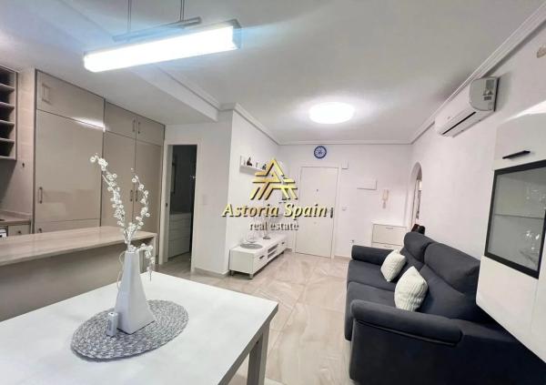 Ático en venta en  Calle Félix Rodríguez de la Fuente, 8, Torrevieja photo 1