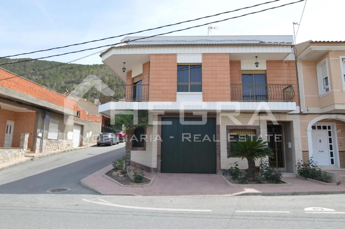 Sale of independent chalet in Calle Carmen, 38, Orihuela
photo 3