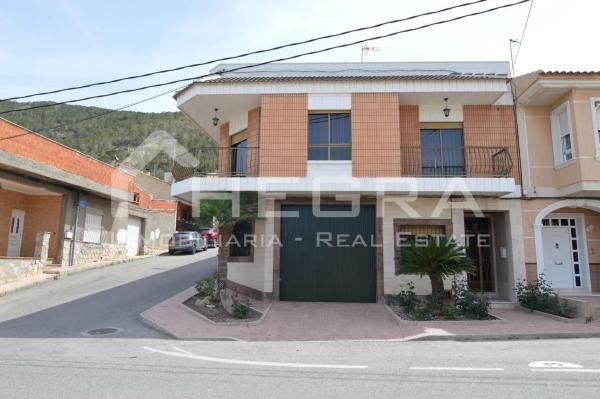 Chalet independiente en venta en Calle Carmen, 38, Orihuela
thumbnail 2
