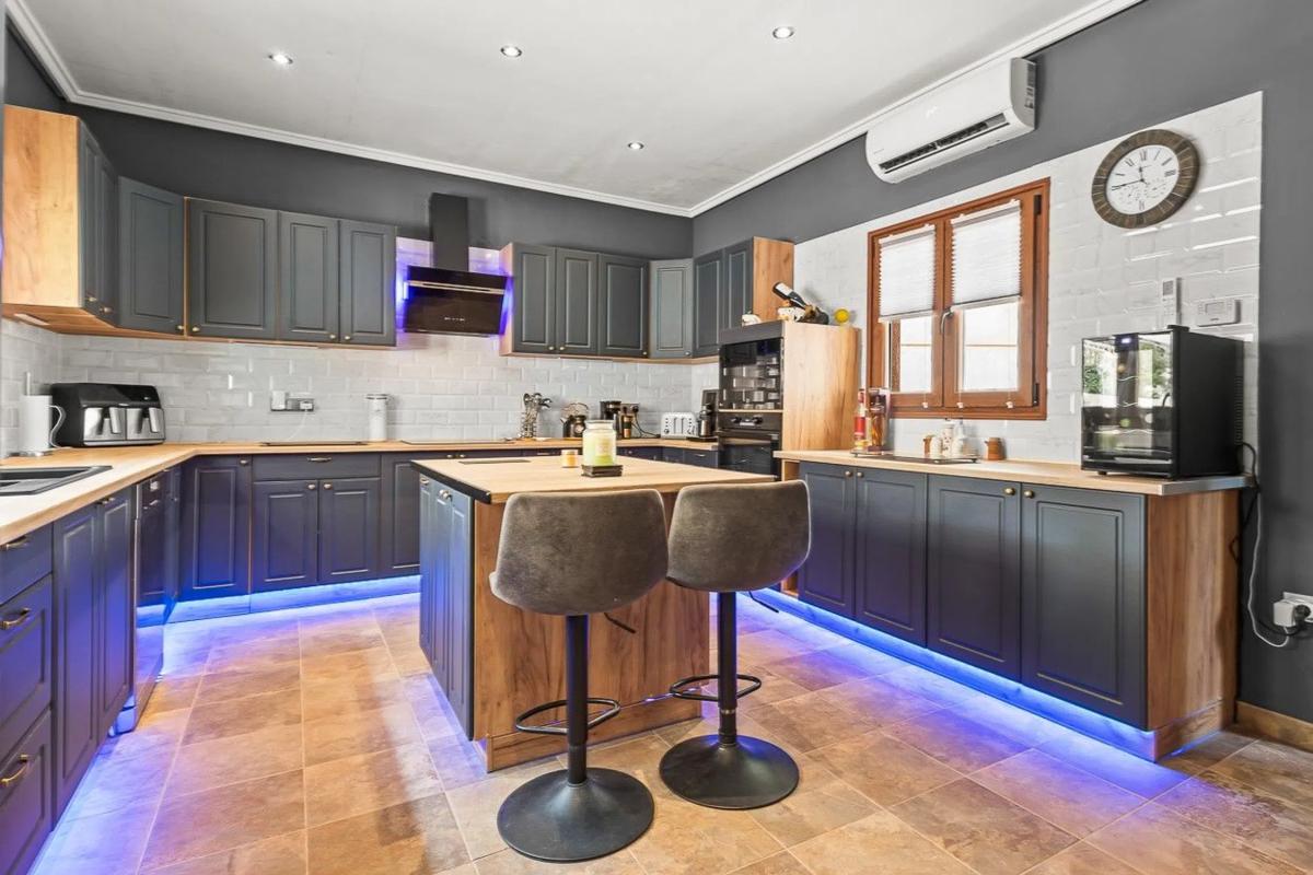 Sale of independent chalet in Desamparados-Hurchillo-Torremendo, Orihuela
photo 4