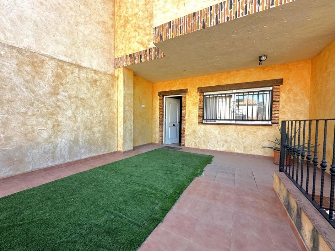 Venta de chalet adosado en CL 8 DE DICIEMBRE , Orihuela photo 2