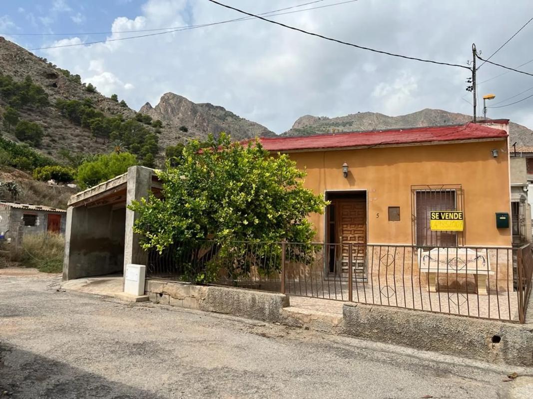 Sprzedaż niezależnego domku jednorodzinnego w Calle los Pinares, 5, Orihuela photo 1