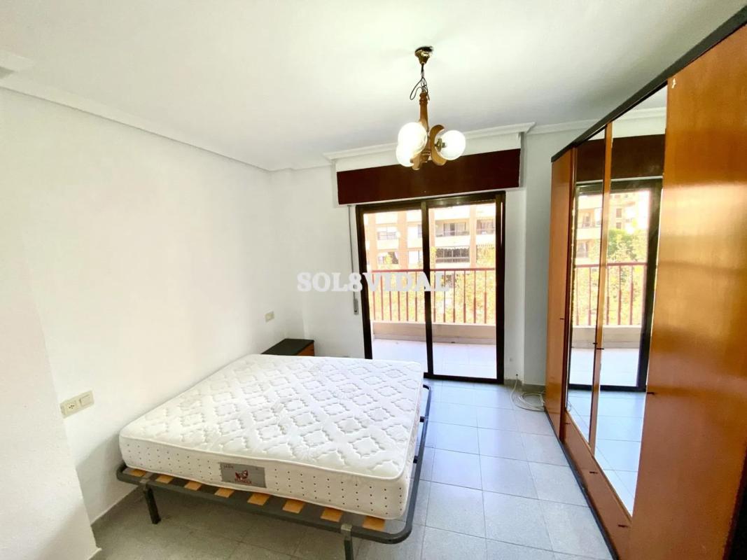 Продажа квартиры на Avenida Teodomiro, Ориуэла
photo 3