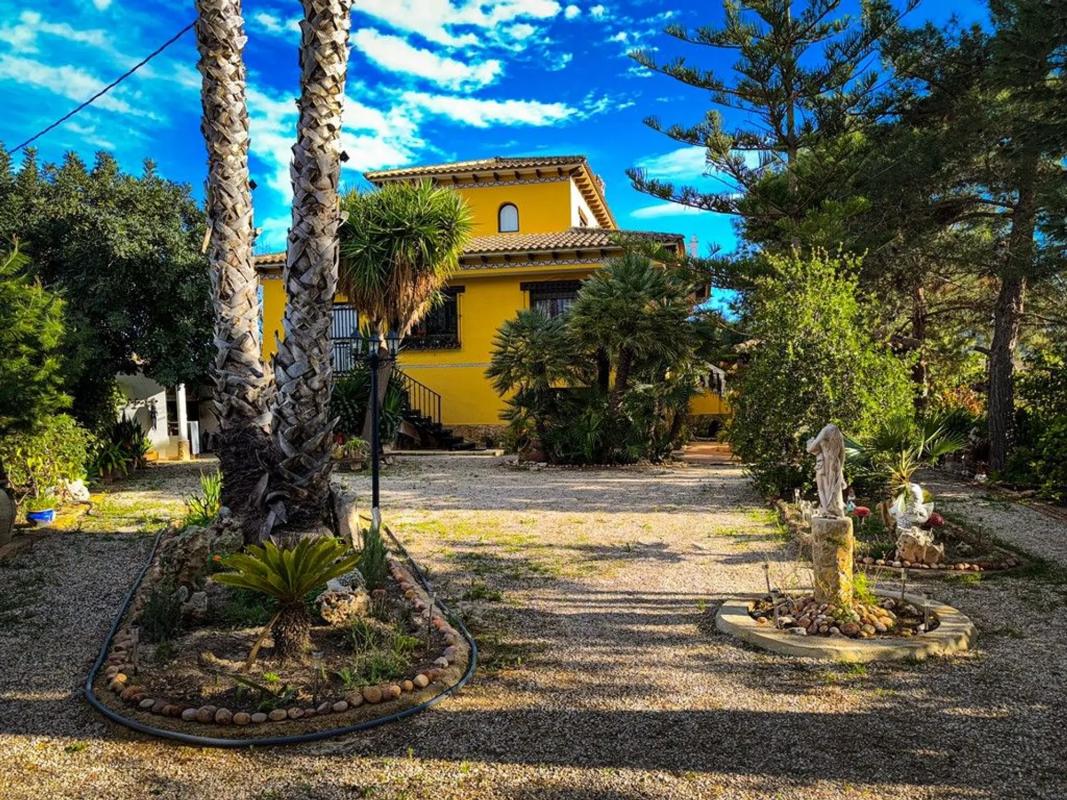 Sale of independent chalet in Carretera Molins, Orihuela
 photo 2
