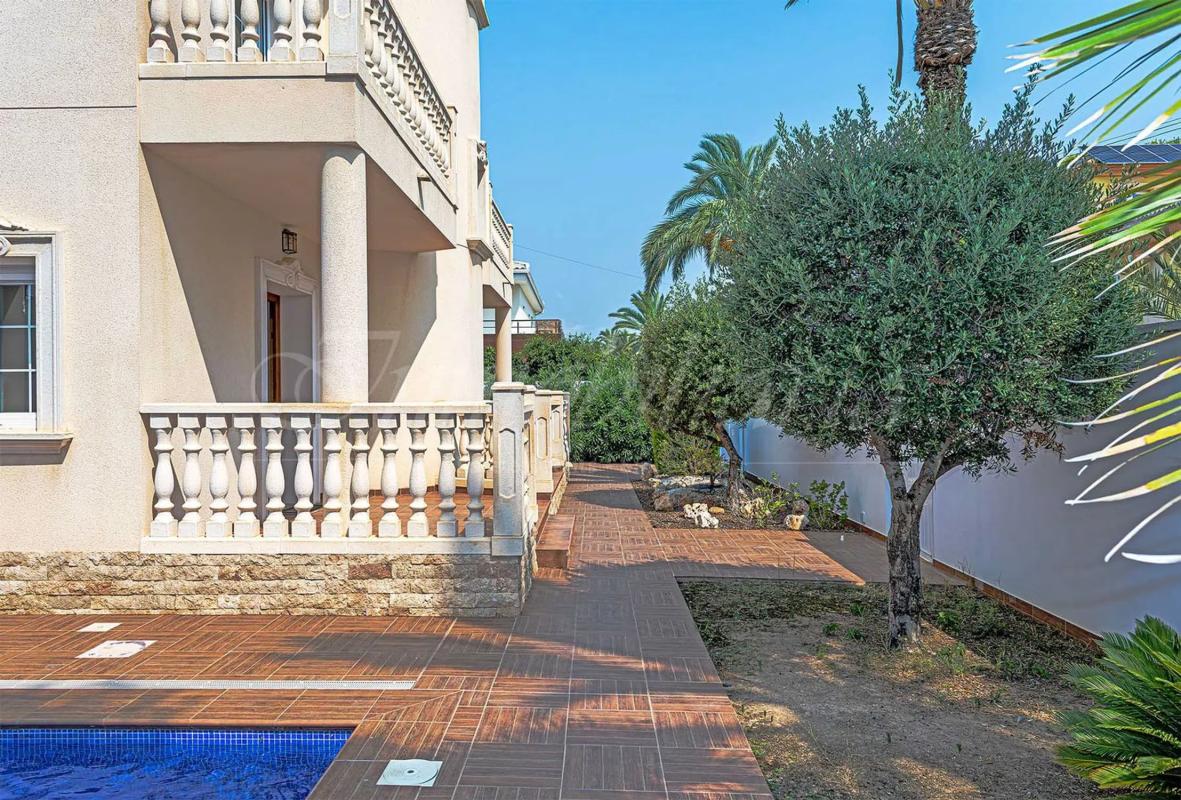Sale of independent chalet in Calle Baliza, Orihuela
photo 2