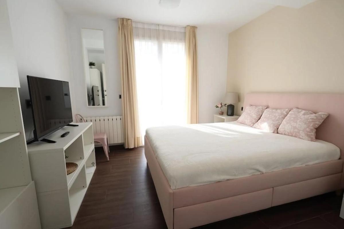 Sale of independent chalet in Calle el Coral, Orihuela
photo 2