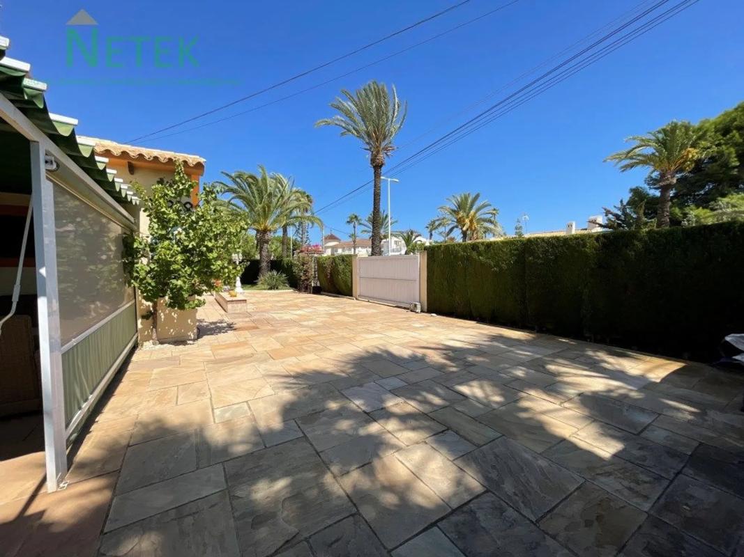 Продажа отдельного шале в  Avenida Velero, 9, Ориуэла photo 3