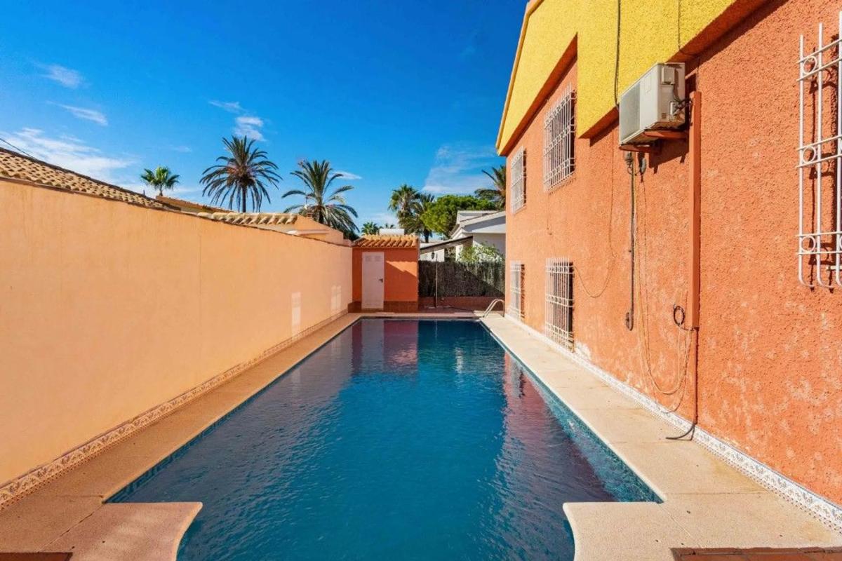 Продажа отдельного шале в  Barrio Cabo Roig, Ориуэла photo 3