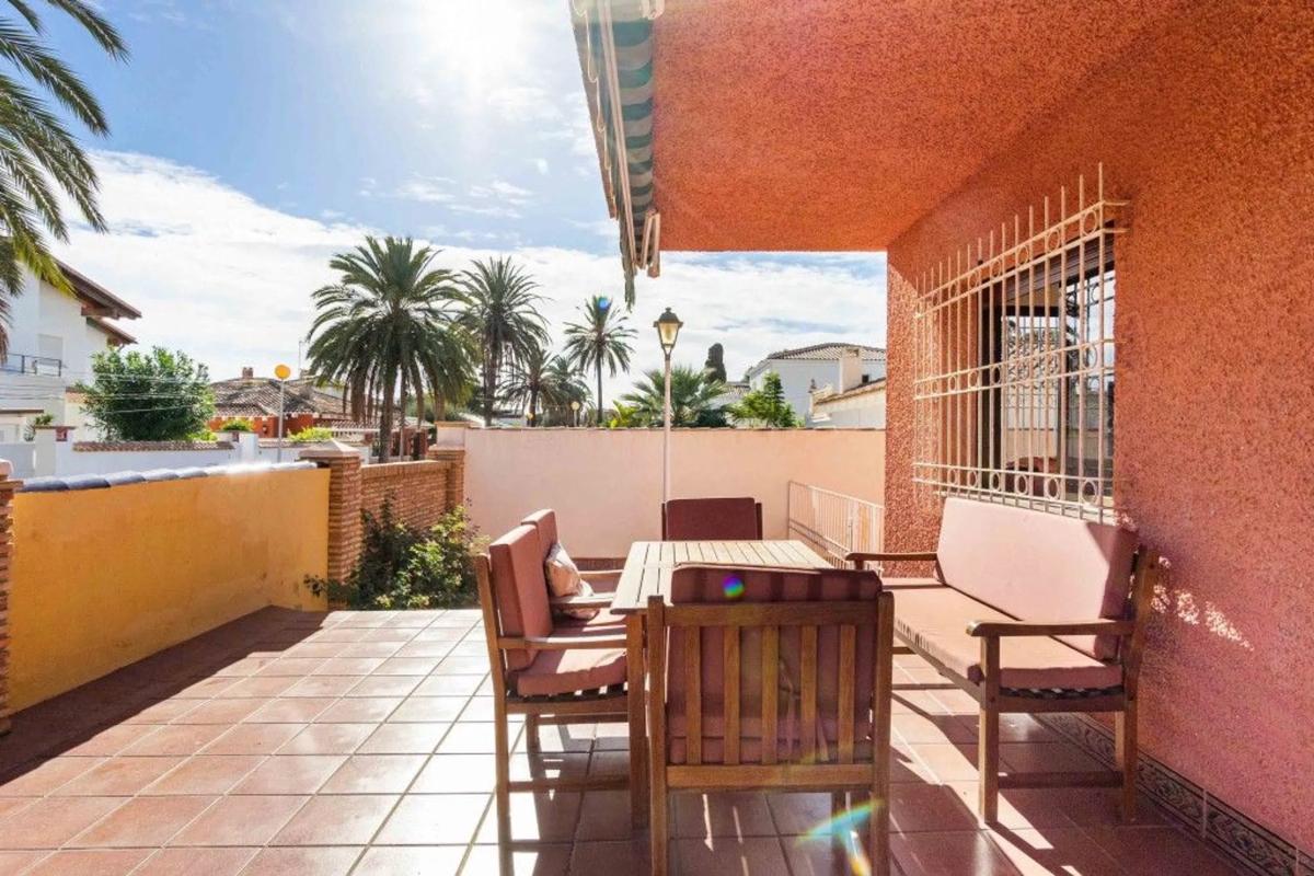 Продажа отдельного шале в  Barrio Cabo Roig, Ориуэла photo 5