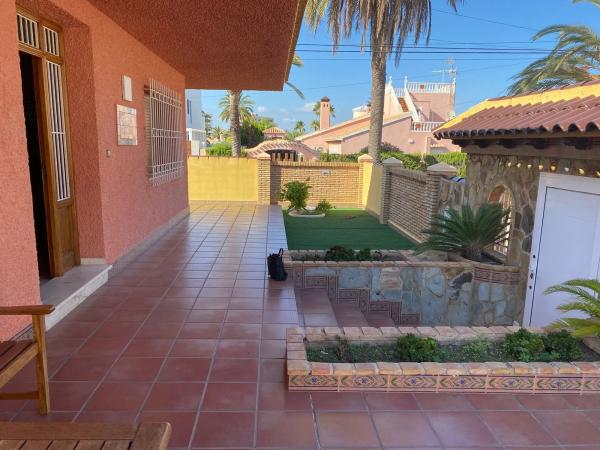 Independent chalet for sale in Calle Ariete, 24, Orihuela
thumbnail 1