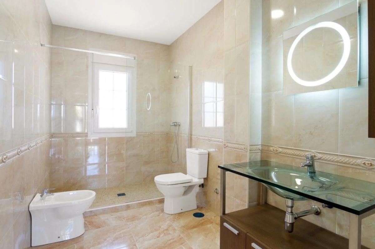 Sale of independent chalet in Barrio Cabo Roig, Orihuela
 photo 3