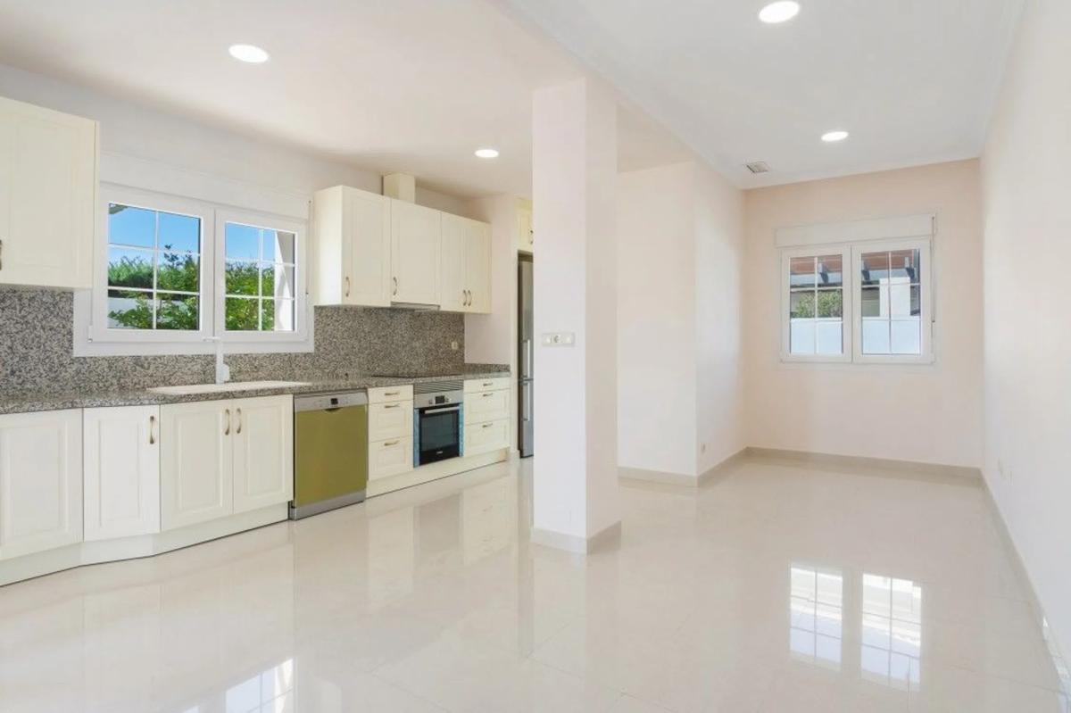 Sale of independent chalet in Barrio Cabo Roig, Orihuela
 photo 4