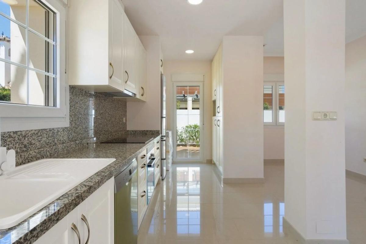 Sale of independent chalet in Barrio Cabo Roig, Orihuela
 photo 5