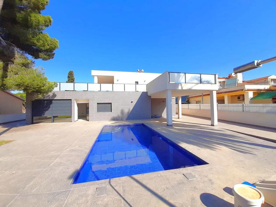Sale of independent chalet in Calle José Zorrilla, Orihuela
photo 1