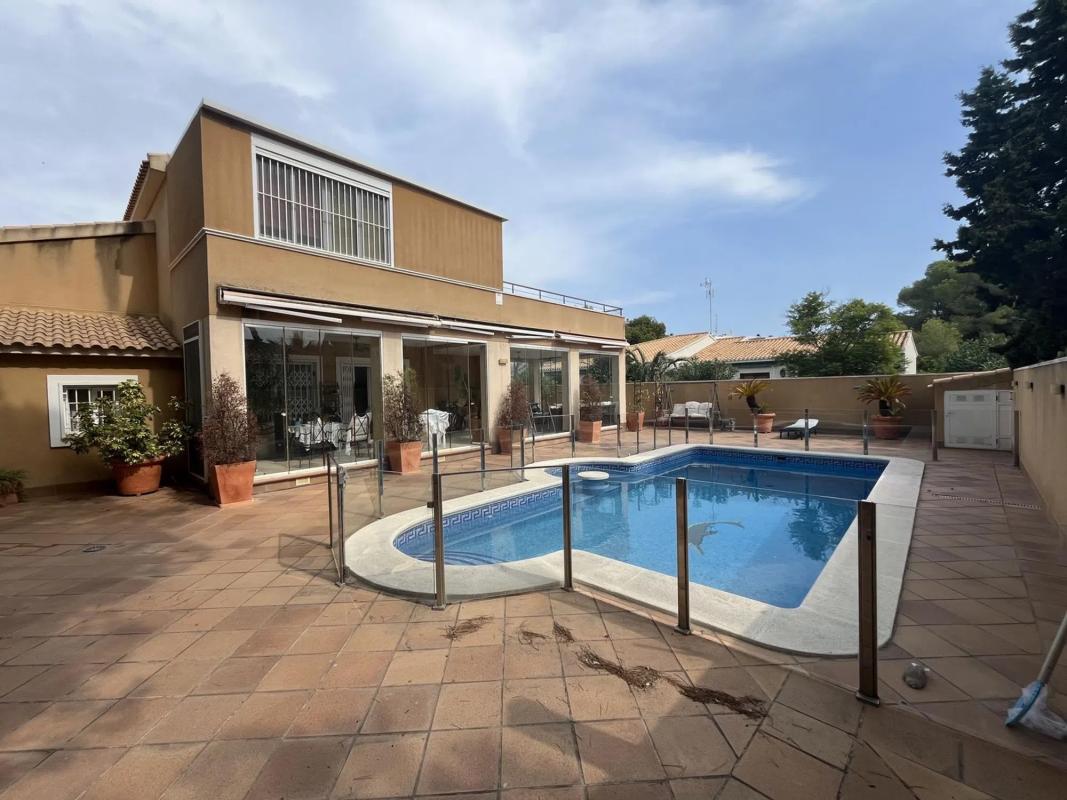 Продажа отдельного шале в  Barrio Campoamor, Ориуэла photo 4