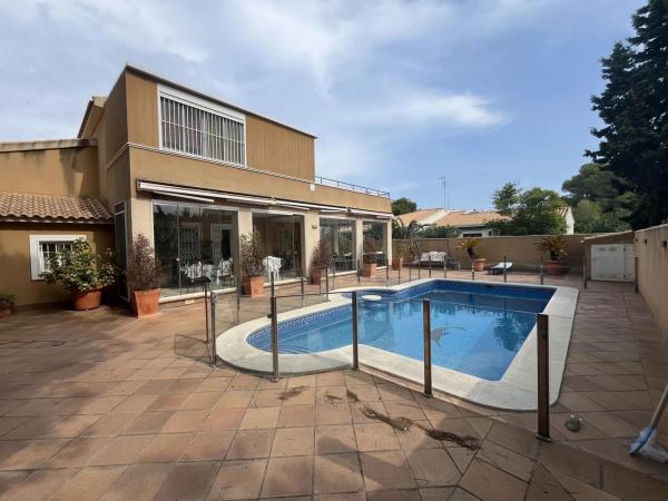 Частный шале на продаже в  Barrio Campoamor, Ориуэла photo 4