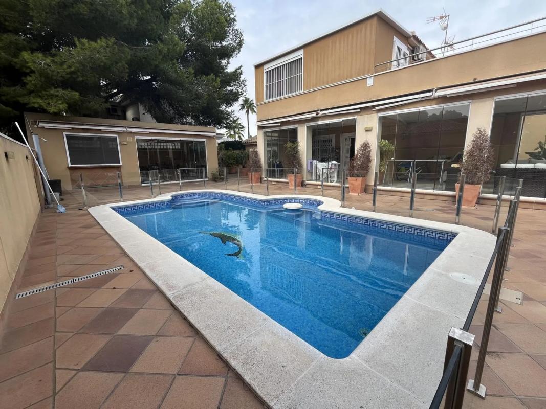 Продажа отдельного шале в  Barrio Campoamor, Ориуэла photo 5