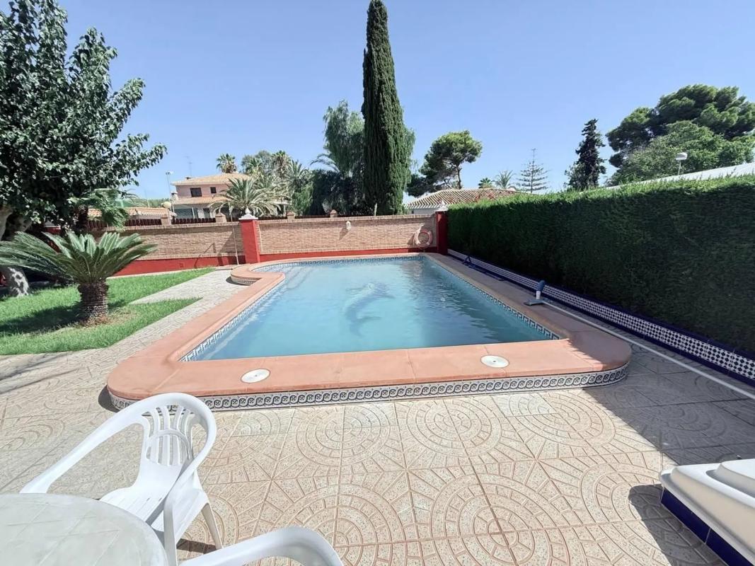 Продажа отдельного шале в  Barrio Campoamor, Ориуэла photo 3