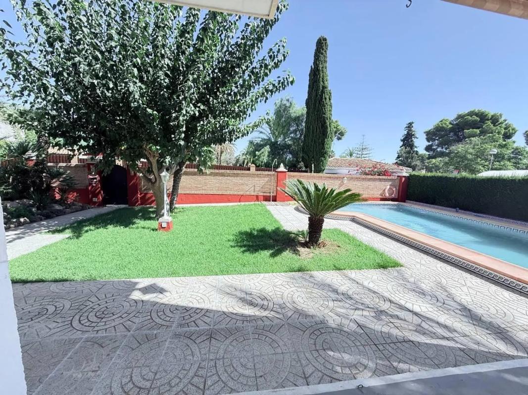 Продажа отдельного шале в  Barrio Campoamor, Ориуэла photo 4