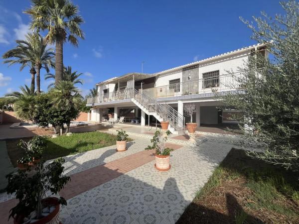 Independent chalet for sale in Barrio Campoamor, Orihuela
 photo 1