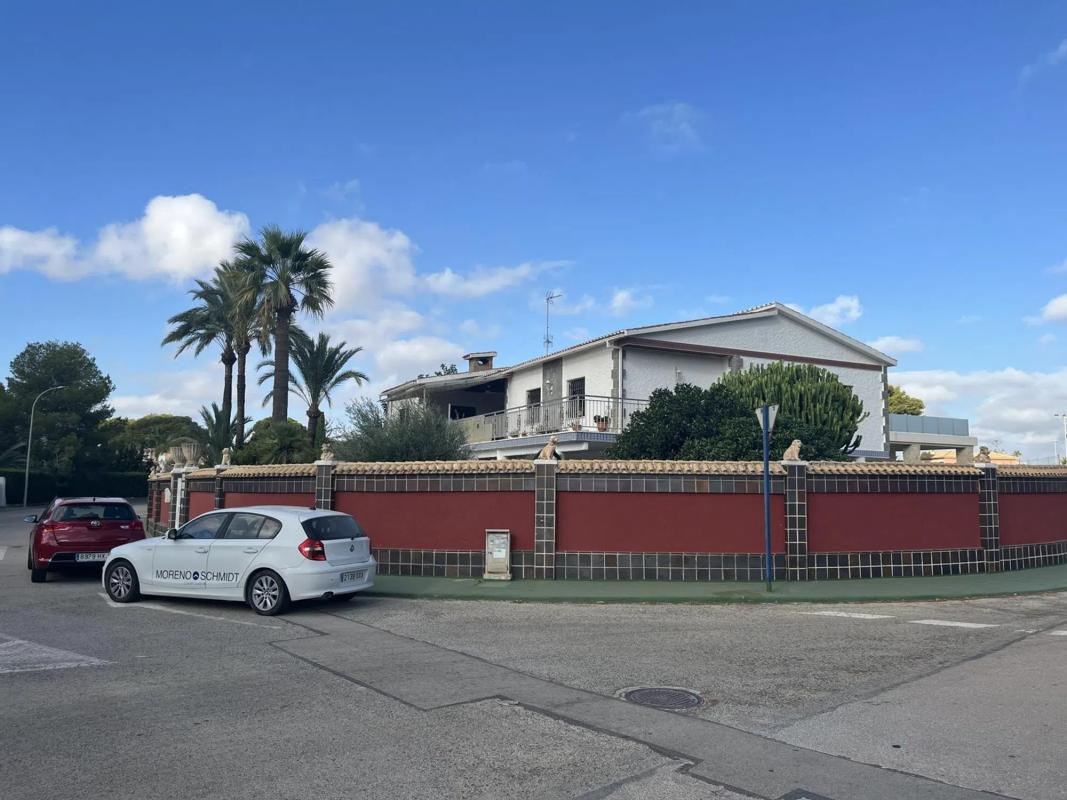 Sale of independent chalet in Barrio Campoamor, Orihuela
photo 2