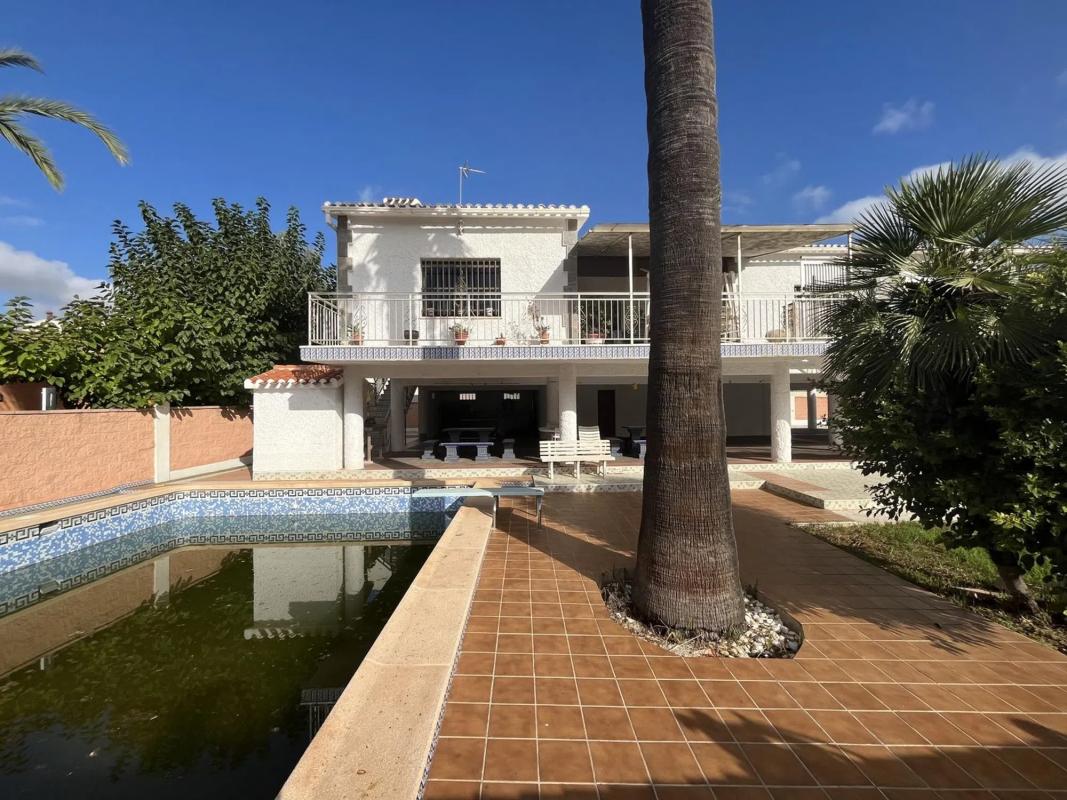 Sale of independent chalet in Barrio Campoamor, Orihuela
photo 4
