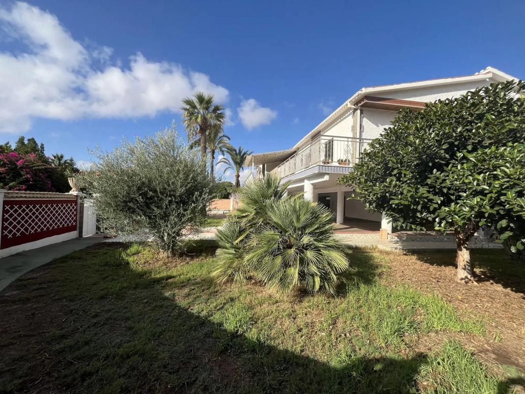 Sale of independent chalet in Barrio Campoamor, Orihuela
photo 5