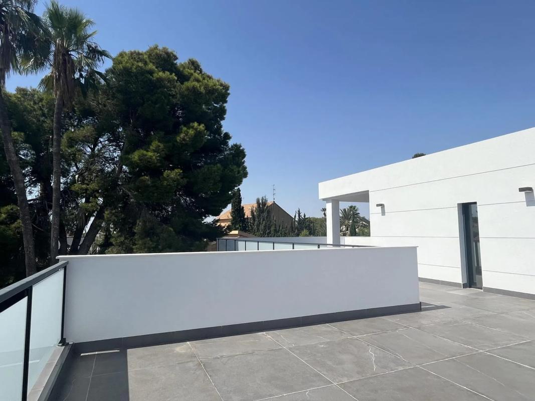Sale of independent chalet in Barrio Campoamor, Orihuela
photo 3