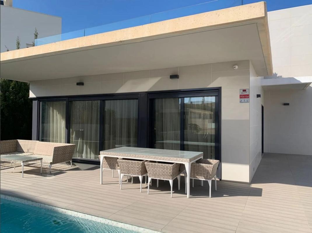 Sale of independent chalet in Barrio Campoamor, Orihuela
 photo 2