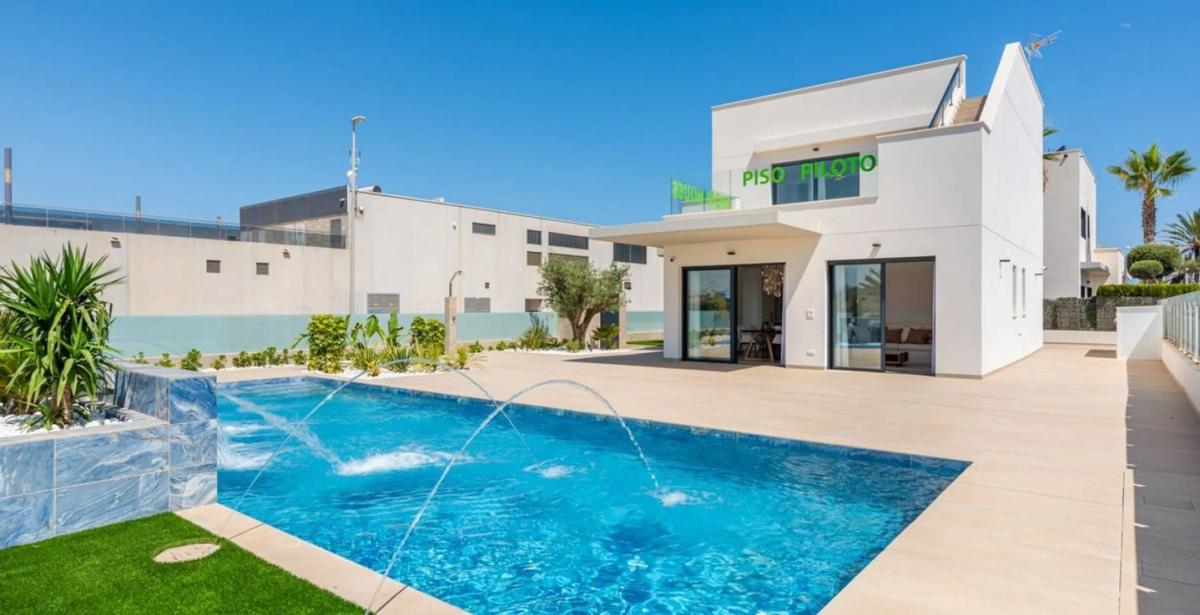 Venta de chalet independiente en Calle Ana María Matute s/n, Orihuela
 photo 3